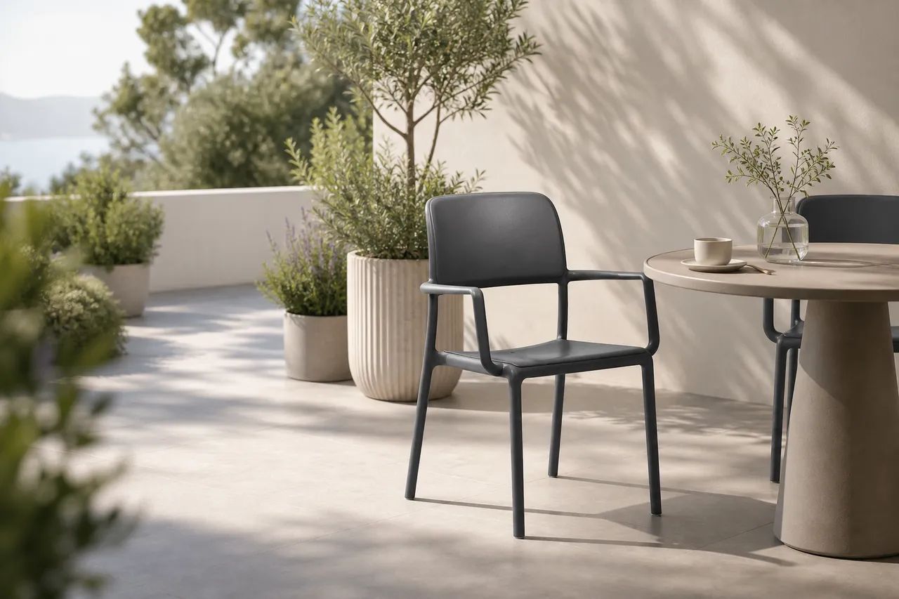 Easy outdoor moments, left ready
