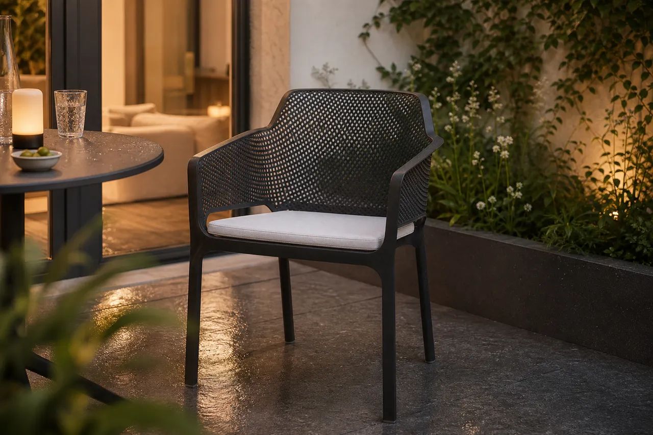 A softer outdoor seat for summer moments