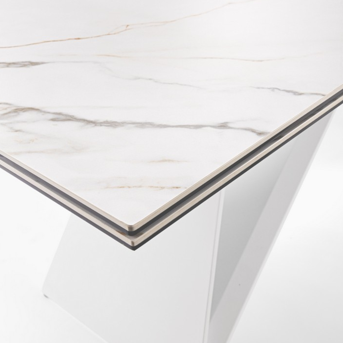 BT ALISIA White elegant Indoor extendable dining table