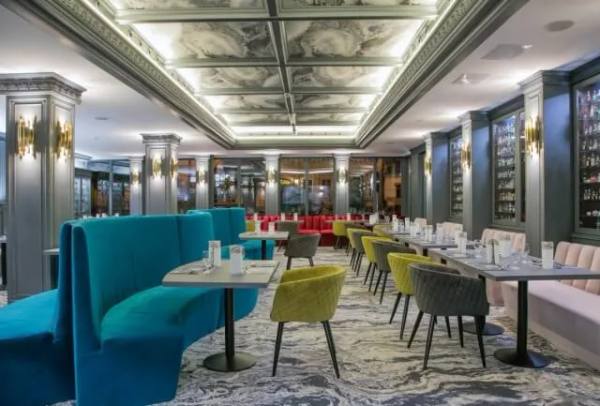 Zoe restaurant and lounge  Hotel Óbester