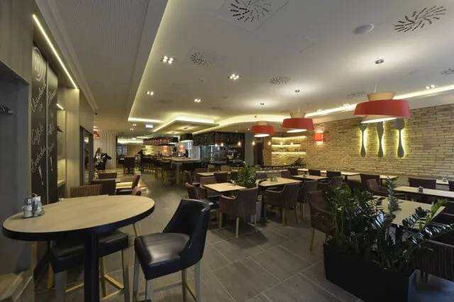 Eiffel Bistro&Bar