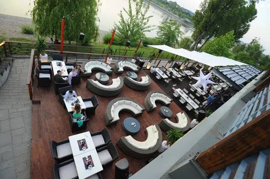 Le Bistro