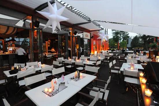 Le Bistro
