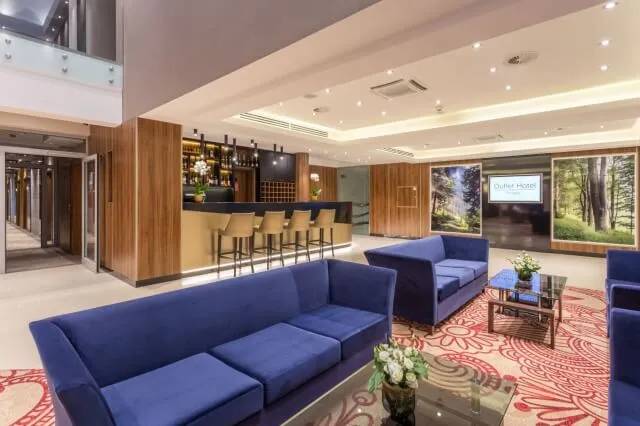 Outlet Hotel****