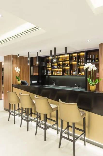 Outlet Hotel****