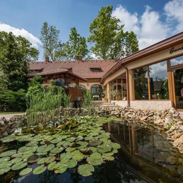 Platán Garden Restaurant & Rooms