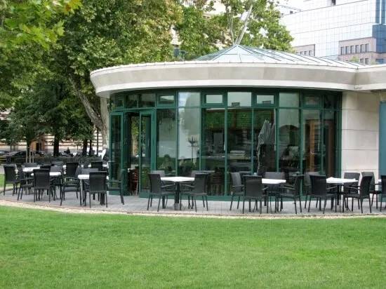 Szabadság tér Hütte kávézó