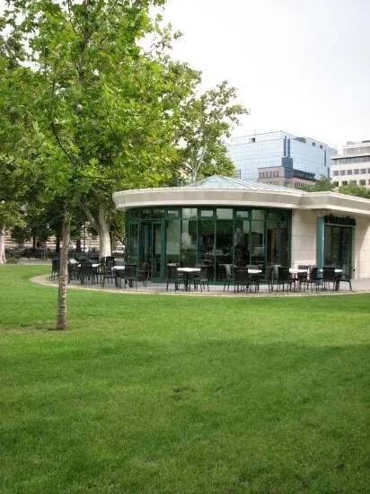 Szabadság tér Hütte kávézó