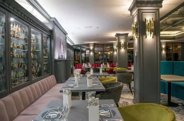 Zoe restaurant and lounge  Hotel Óbester