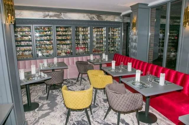 Zoe restaurant and lounge  Hotel Óbester