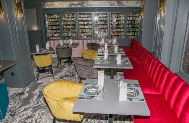 Zoe restaurant and lounge  Hotel Óbester